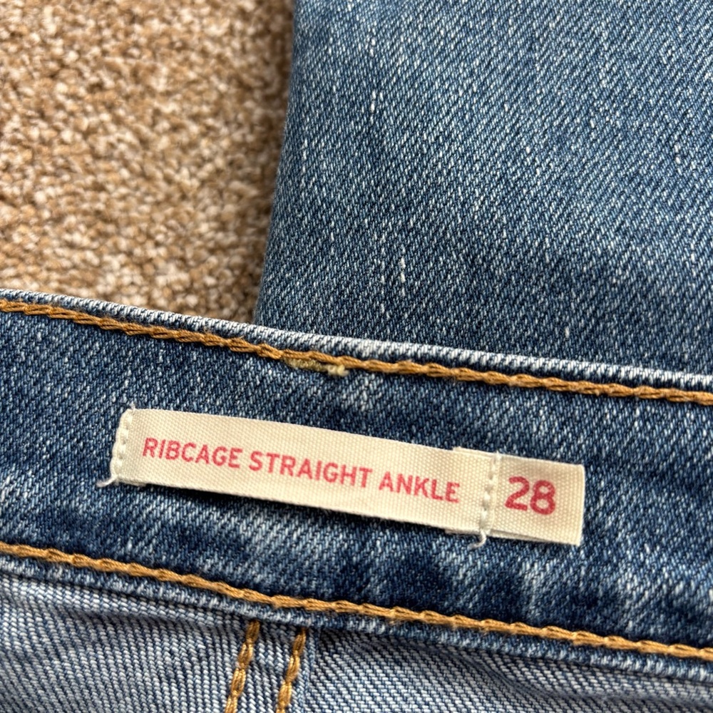 LEVI’s Size 28 Ribcage Straight Ankle Jeans - Picture 3 of 6